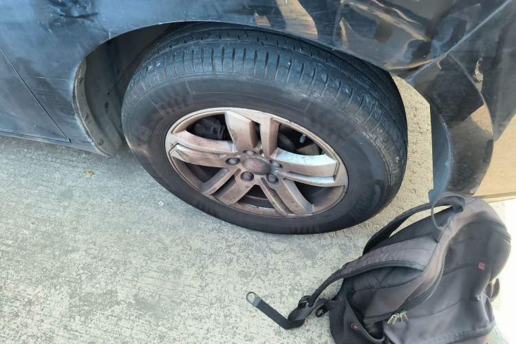 Used Wuling Zhengcheng 2021 1.5T Manual Luxury Version Right Front Wheel Hub