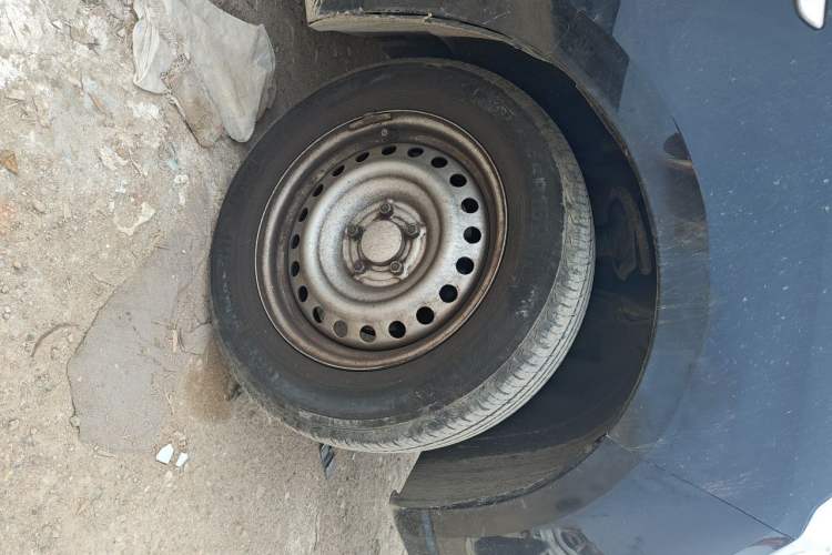 Used Wuling Zhengcheng 2021 1.5T Manual Comfort Version Right Front Wheel Hub