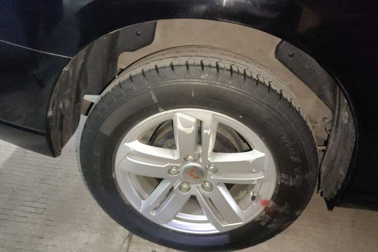 Used Wuling Zhengcheng 2021 1.5T Manual Luxury Version Right Rear Wheel Hub