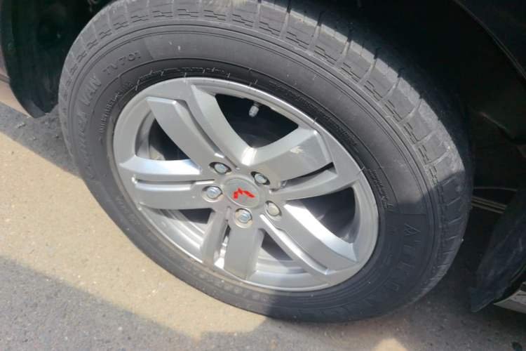 Used Wuling Zhengcheng 2021 1.5T Manual Luxury Version Right Rear Wheel Hub