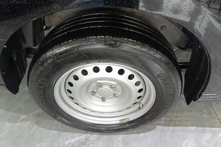 Used Wuling Zhengcheng 2021 1.5T Manual Comfort Version Right Rear Wheel Hub