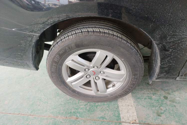 Used Wuling Zhengcheng 2021 1.5T Manual Luxury Version Right Rear Wheel Hub