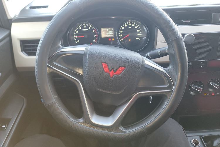 Used Wuling Zhengcheng 2021 1.5T Manual Comfort Version Steering Wheel