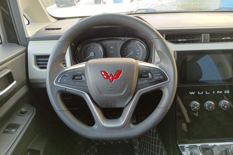 Used Wuling Zhengcheng 2021 1.5T Manual Luxury Version Steering Wheel