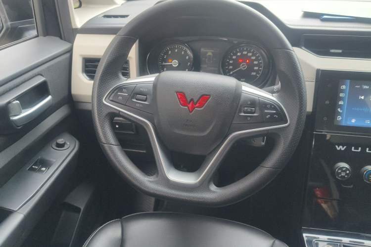 Used Wuling Zhengcheng 2021 1.5T Manual Luxury Version Steering Wheel
