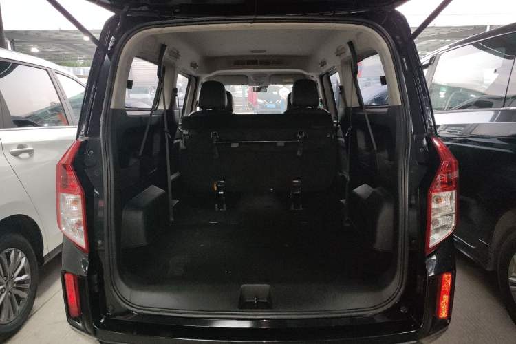 Used Wuling Zhengcheng 2021 1.5T Manual Luxury Version Trunk