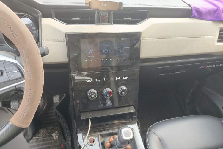 Used Wuling Zhengcheng 2021 1.5T Manual Luxury Version Audio And AC Panel
