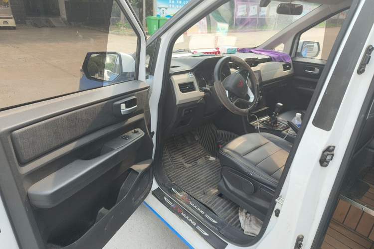Used Wuling Zhengcheng 2021 1.5T Manual Luxury Version Driver Seat
