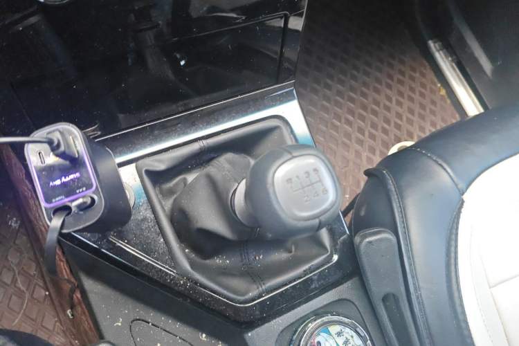 Used Wuling Zhengcheng 2021 1.5T Manual Luxury Version Gear Lever