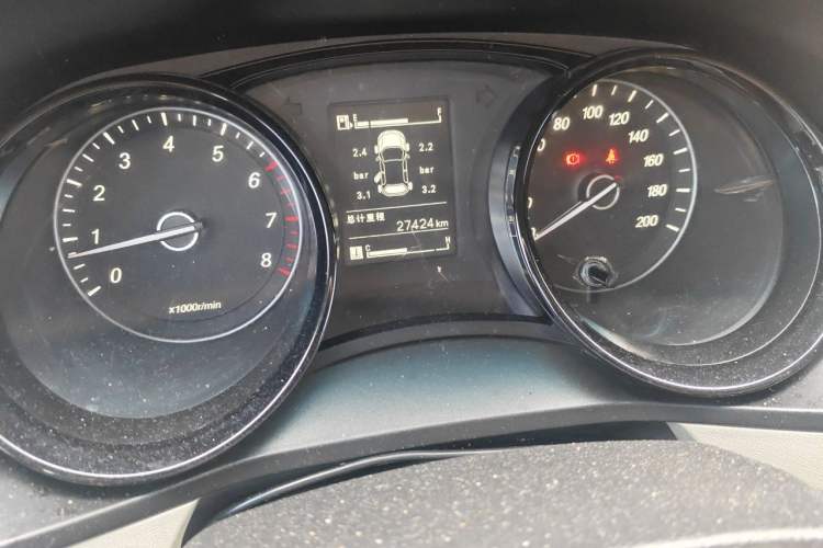 Used Wuling Zhengcheng 2021 1.5T Manual Luxury Version Odometer Close Up