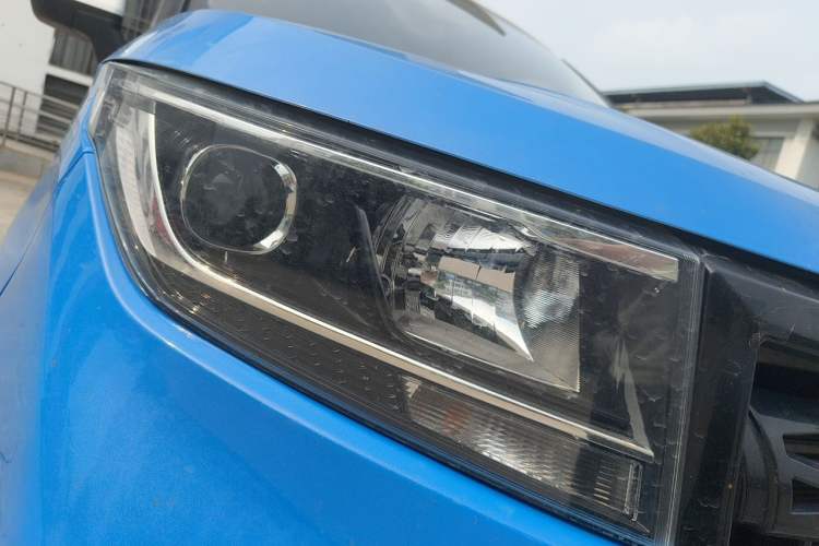 Used Wuling Zhengcheng 2021 1.5T Manual Luxury Version Right Front Headlight