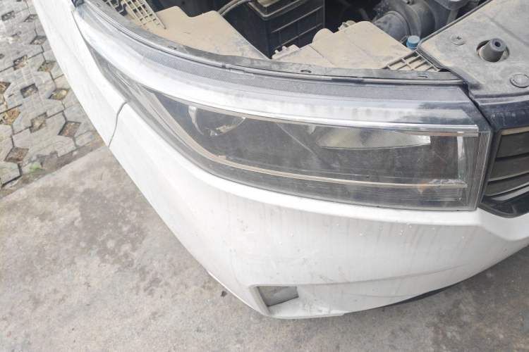Used Wuling Zhengcheng 2021 1.5T Manual Luxury Version Right Front Headlight