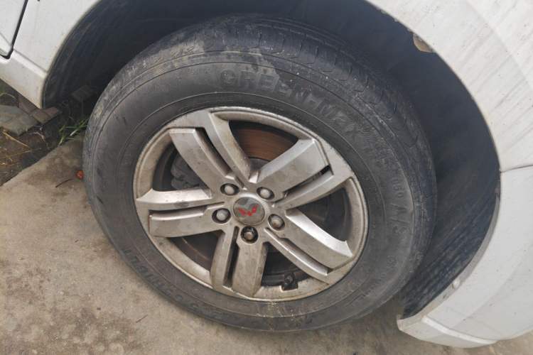 Used Wuling Zhengcheng 2021 1.5T Manual Luxury Version Right Front Wheel Hub