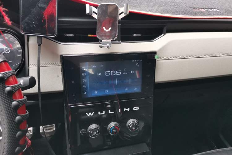 Used Wuling Zhengcheng 2021 1.5T Manual Luxury Version Audio And AC Panel
