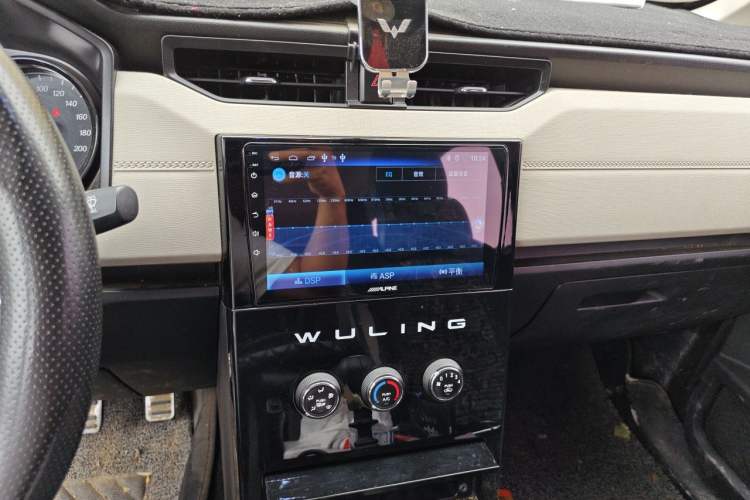 Used Wuling Zhengcheng 2021 1.5T Manual Luxury Version Audio And AC Panel