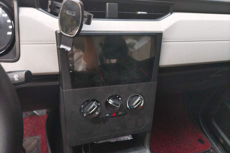 Used Wuling Zhengcheng 2021 1.5T Manual Comfort Version Audio And AC Panel
