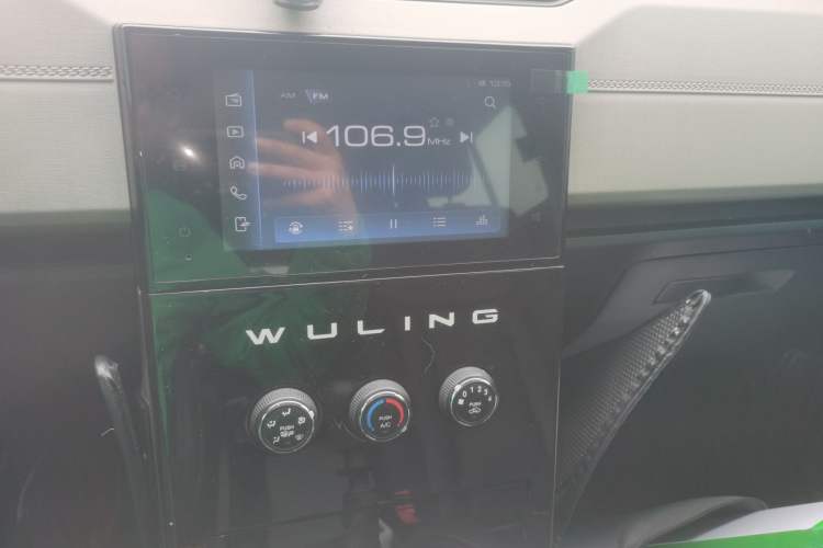 Used Wuling Zhengcheng 2021 1.5T Manual Luxury Version Audio And AC Panel