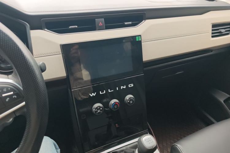 Used Wuling Zhengcheng 2021 1.5T Manual Luxury Version Audio And AC Panel