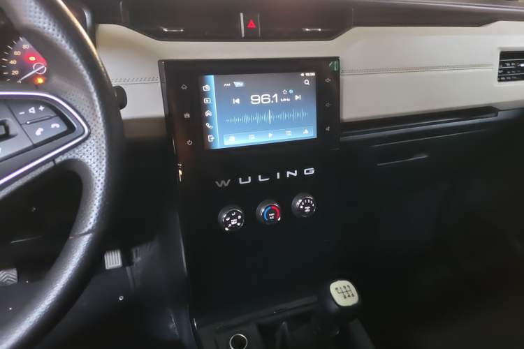 Used Wuling Zhengcheng 2021 1.5T Manual Luxury Version Audio And AC Panel
