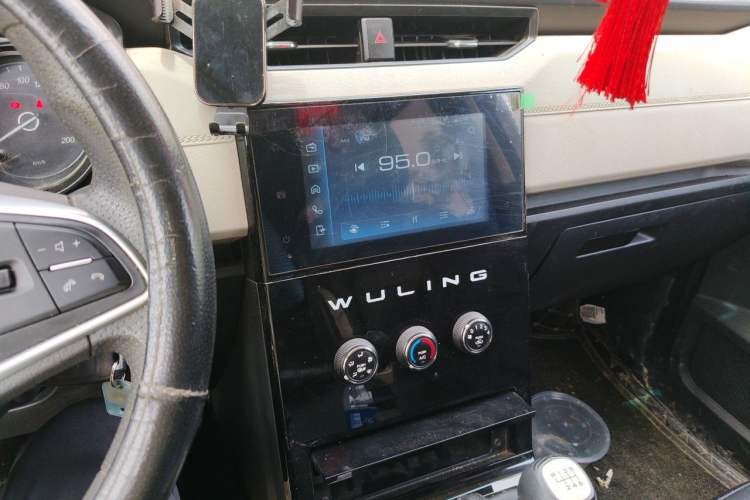 Used Wuling Zhengcheng 2021 1.5T Manual Luxury Version Audio And AC Panel