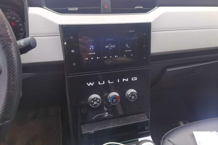 Used Wuling Zhengcheng 2021 1.5T Manual Luxury Version Audio And AC Panel