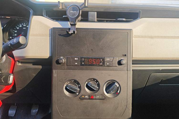 Used Wuling Zhengcheng 2021 1.5T Manual Comfort Version Audio And AC Panel