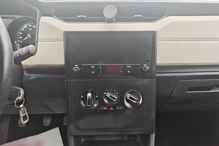 Used Wuling Zhengcheng 2021 1.5T Manual Comfort Version Audio And AC Panel