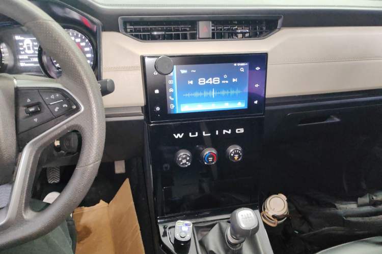 Used Wuling Zhengcheng 2021 1.5T Manual Luxury Version Audio And AC Panel