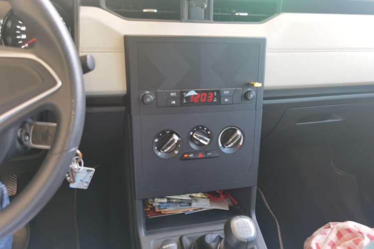 Used Wuling Zhengcheng 2021 1.5T Manual Comfort Version Audio And AC Panel