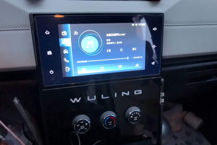 Used Wuling Zhengcheng 2021 1.5T Manual Luxury Version Audio And AC Panel