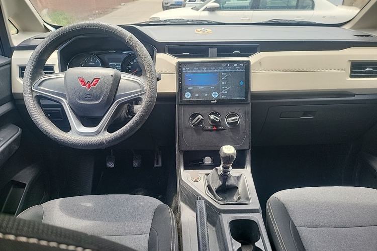Used Wuling Zhengcheng 2021 1.5T Manual Comfort Version Center Console