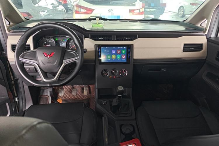 Used Wuling Zhengcheng 2021 1.5T Manual Comfort Version Center Console