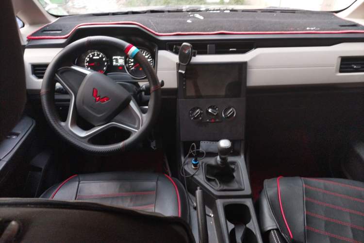 Used Wuling Zhengcheng 2021 1.5T Manual Comfort Version Center Console