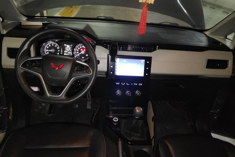 Used Wuling Zhengcheng 2021 1.5T Manual Luxury Version Center Console