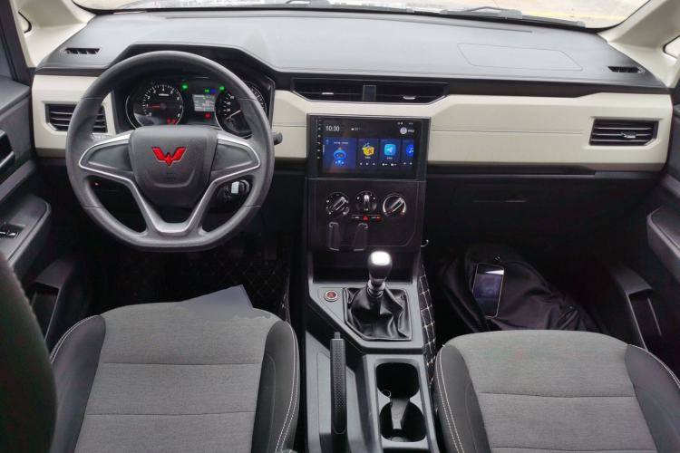 Used Wuling Zhengcheng 2021 1.5T Manual Comfort Version Center Console