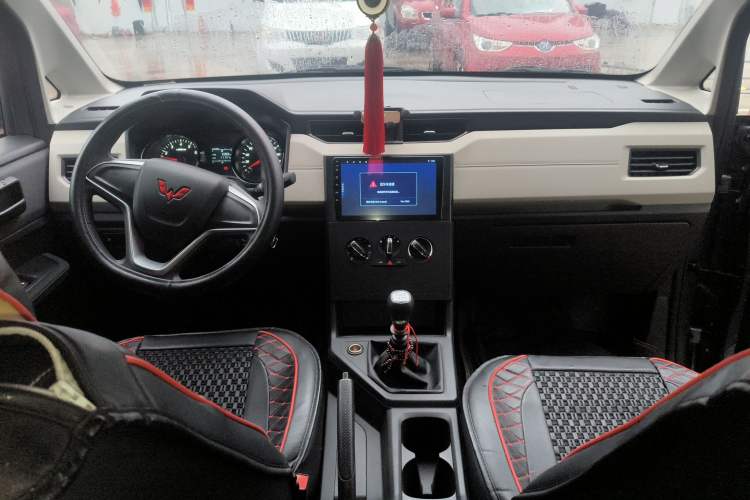 Used Wuling Zhengcheng 2021 1.5T Manual Comfort Version Center Console