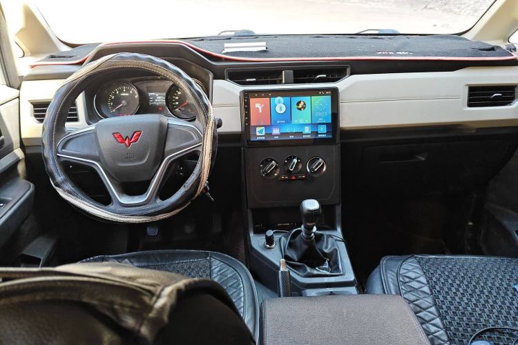 Used Wuling Zhengcheng 2021 1.5T Manual Comfort Version Center Console