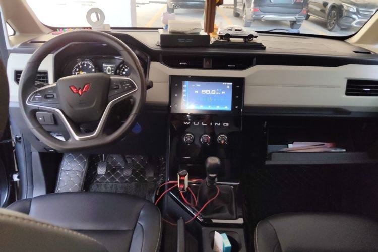 Used Wuling Zhengcheng 2021 1.5T Manual Luxury Version Center Console