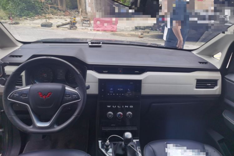 Used Wuling Zhengcheng 2021 1.5T Manual Luxury Version Center Console