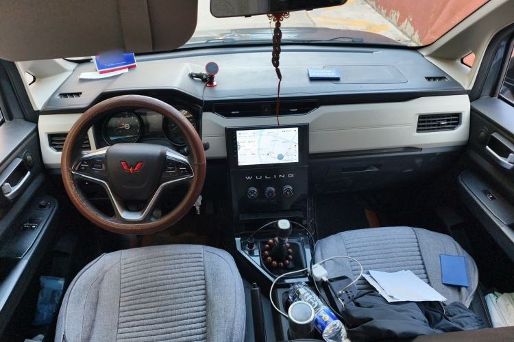 Used Wuling Zhengcheng 2021 1.5T Manual Luxury Version Center Console
