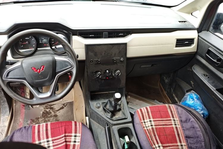 Used Wuling Zhengcheng 2021 1.5T Manual Comfort Version Center Console