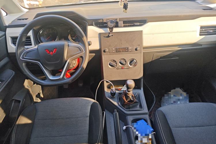 Used Wuling Zhengcheng 2021 1.5T Manual Comfort Version Center Console