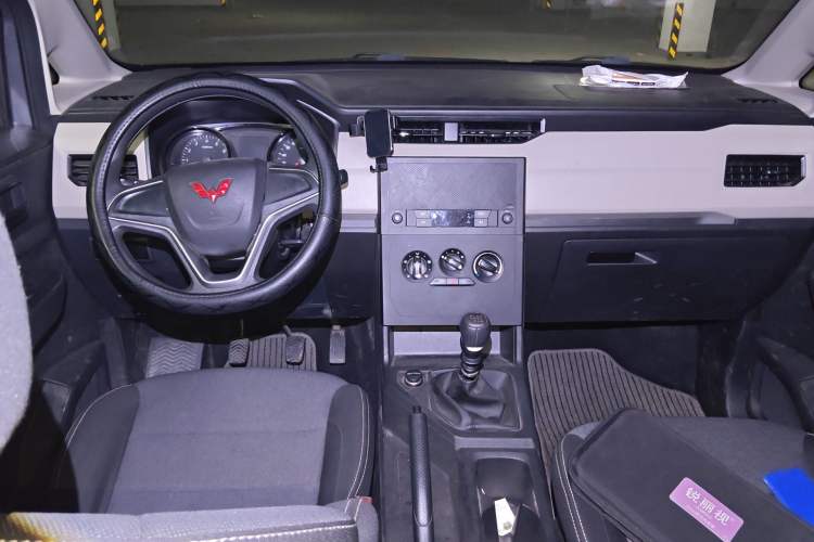 Used Wuling Zhengcheng 2021 1.5T Manual Comfort Version Center Console