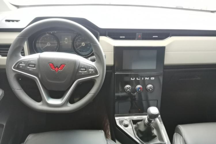 Used Wuling Zhengcheng 2021 1.5T Manual Luxury Version Center Console