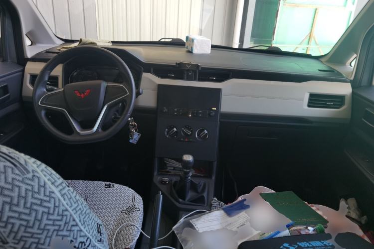 Used Wuling Zhengcheng 2021 1.5T Manual Comfort Version Center Console