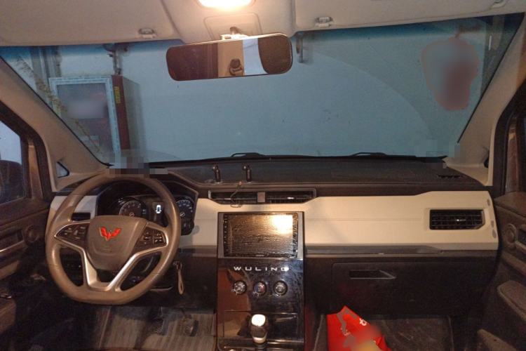 Used Wuling Zhengcheng 2021 1.5T Manual Luxury Version Center Console