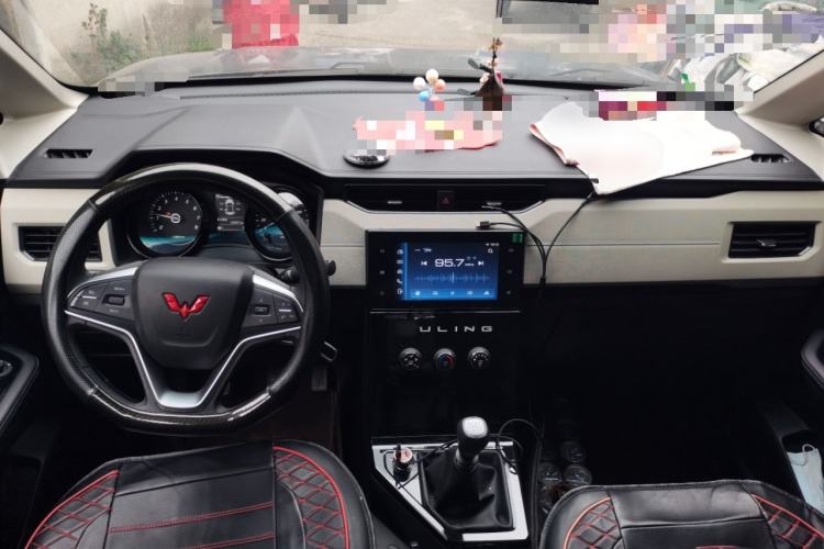 Used Wuling Zhengcheng 2021 1.5T Manual Luxury Version Center Console
