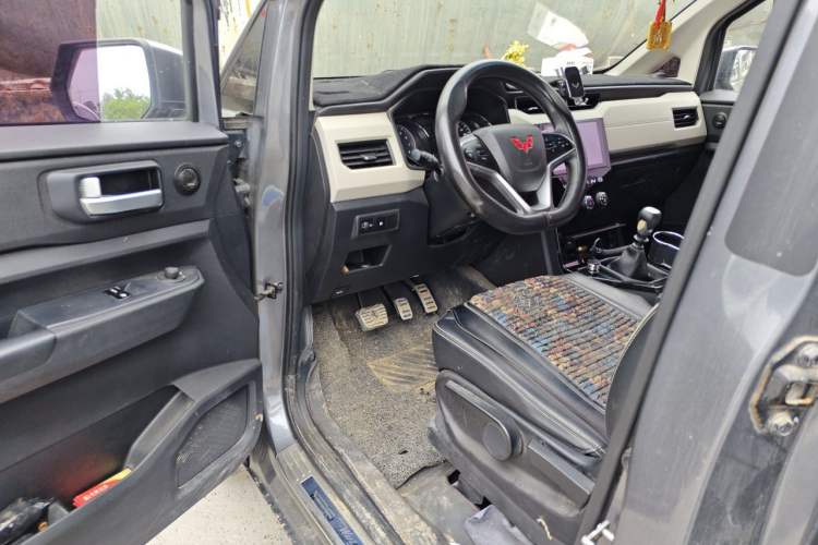 Used Wuling Zhengcheng 2021 1.5T Manual Luxury Version Driver Seat