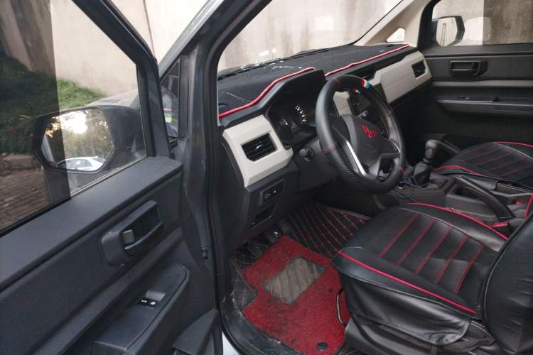 Used Wuling Zhengcheng 2021 1.5T Manual Comfort Version Driver Seat