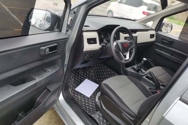 Used Wuling Zhengcheng 2021 1.5T Manual Comfort Version Driver Seat